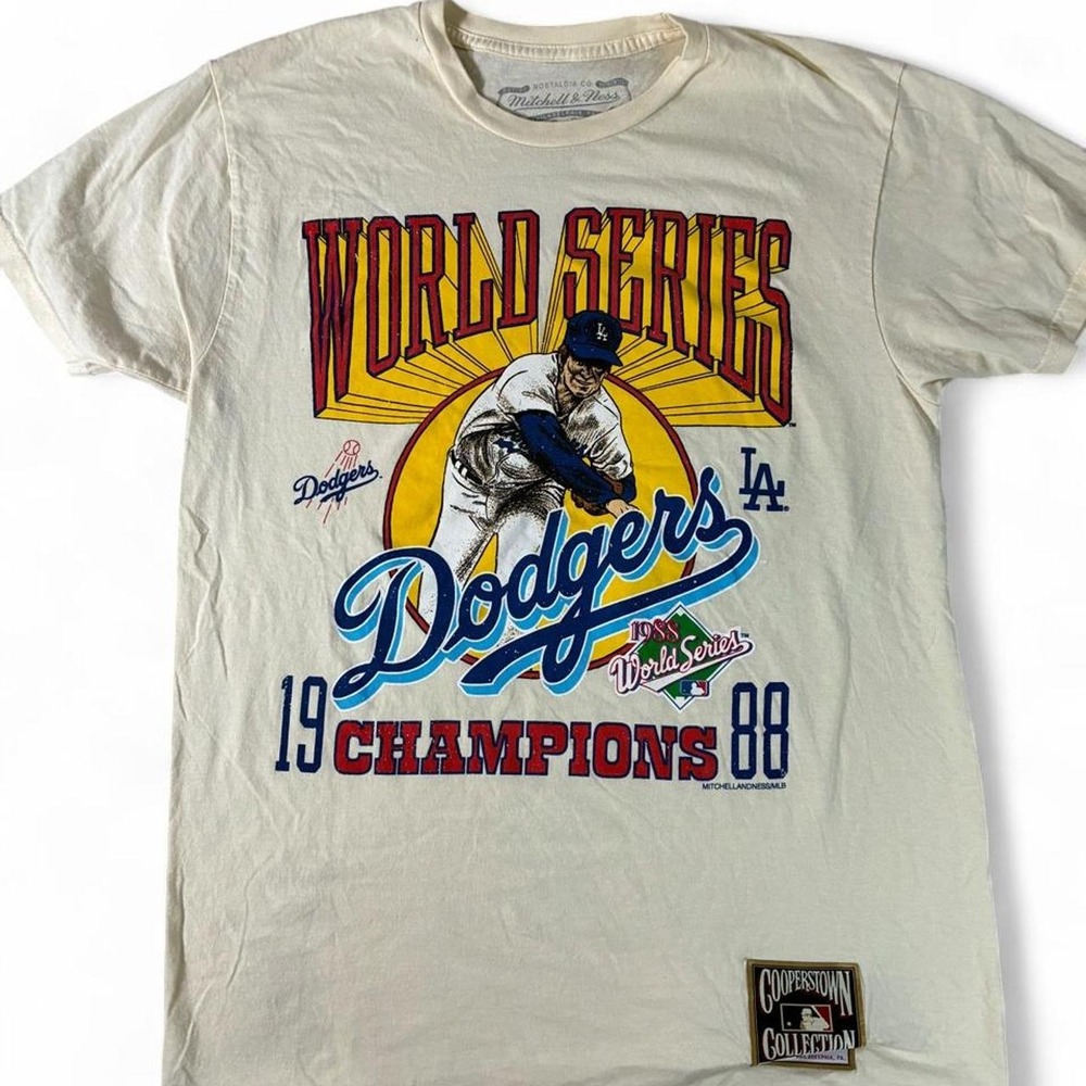 Mitchell & Ness retro style Cooperstown Collection LA Dodgers graphic shirt. Med